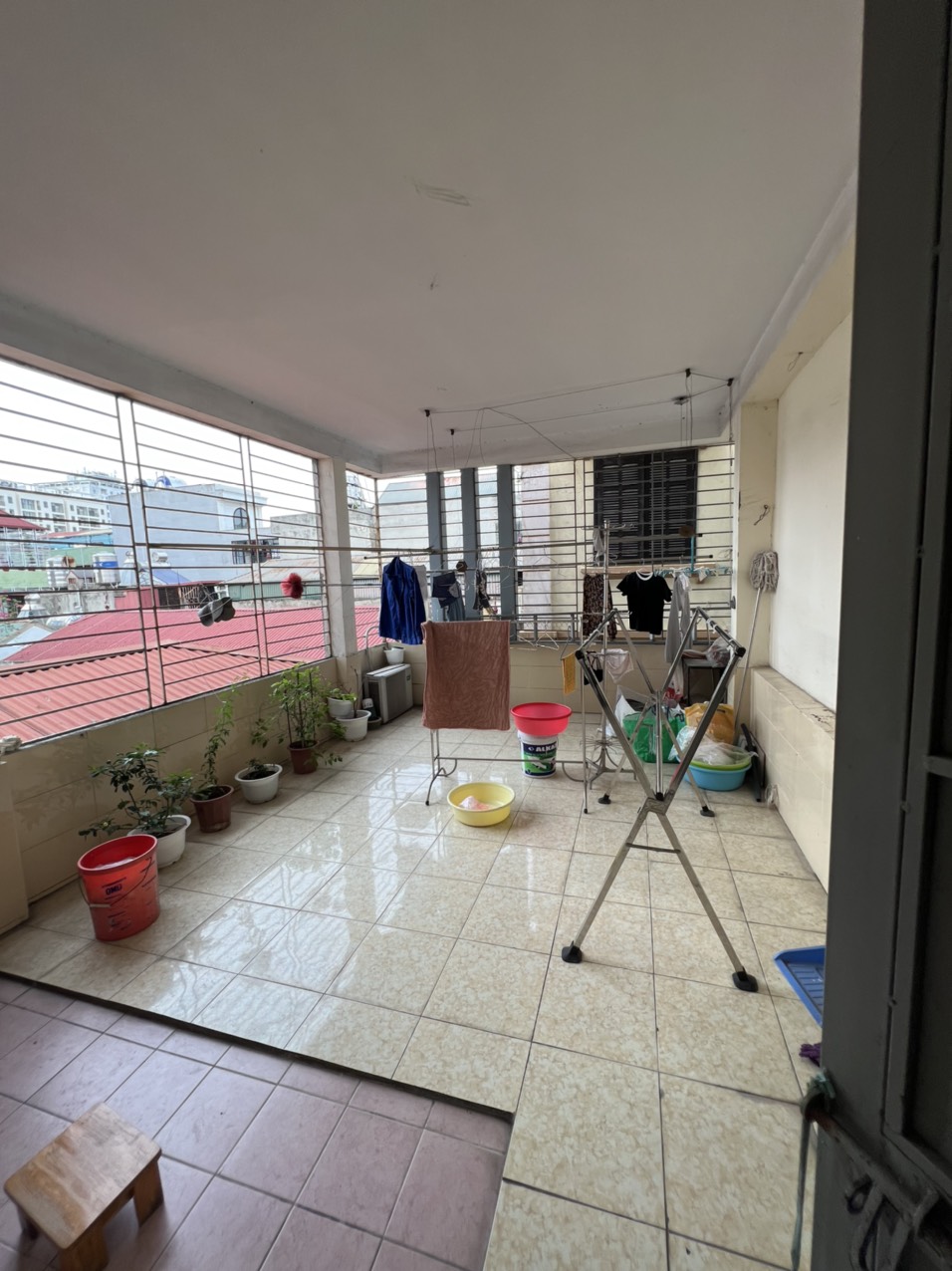 Cho thuê nhà Xuân Thủy, Cầu Giấy dt 50m2 x 5 tầng chia 2 phòng 1